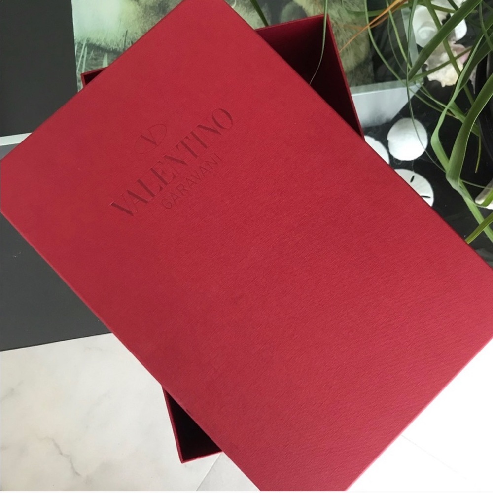 AUTH VALENTINO GARAVANI RED SHOE BOX - Picture 4 of 8